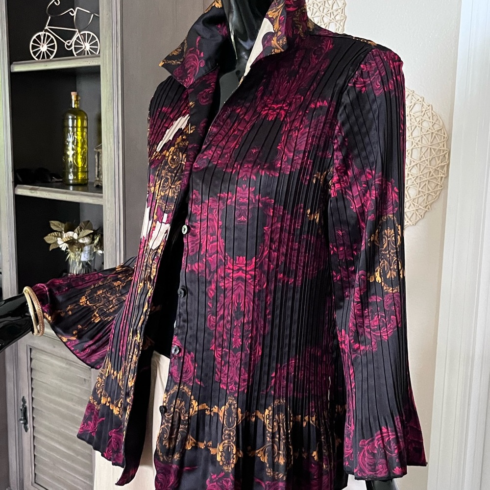 Retro blouse , can fit medium, Large , XL